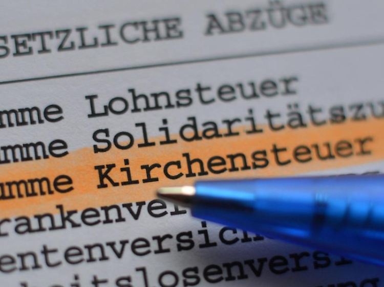 Seit Jahresbeginn wird die Kirchensteuer auf Kapitalerträge automatisiert abgeführt. Die Beantragung eines Sperrvermerks ist jedoch möglich.