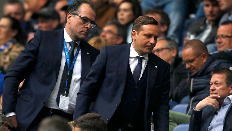 "Wenn das einen nicht belasten würde, dann wäre ich fehl am Platz": Horst Heldt, rechts, hier mit Klubchef Clemens Tönnies. 