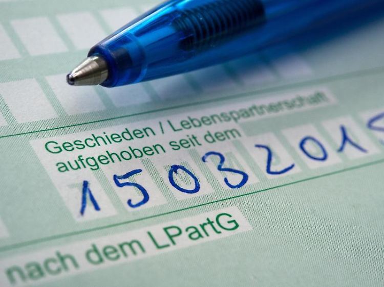 Scheidungskosten können nicht mehr steuerlich geltend gemacht werden. Aber diese Regelung ist juristisch umstritten. Das letzte Wort haben jetzt die Richter des Bundesfinanzhofs.