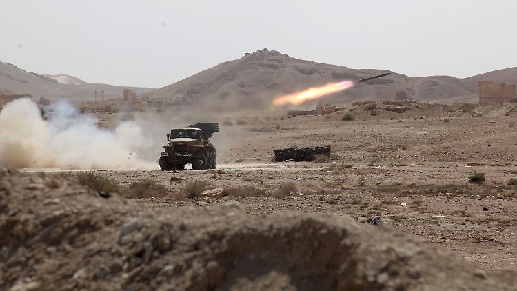 Die syrische Armee greift die Stellungen des IS an - doch dieser kann wieder vorrücken.