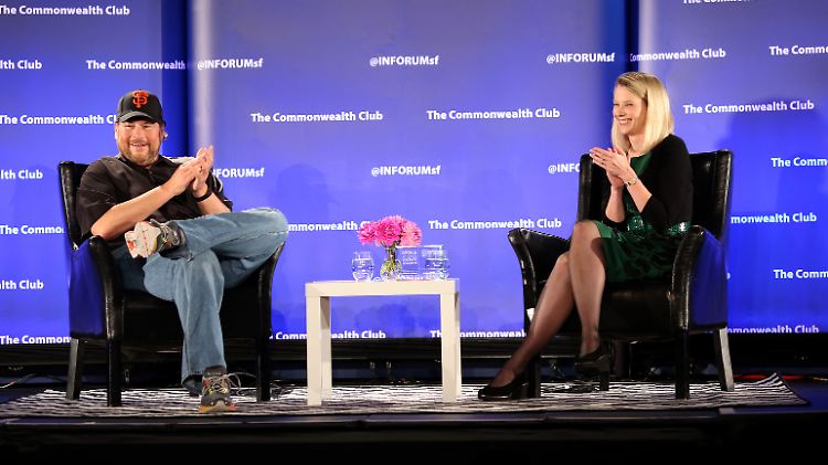 Einer der wichtigsten Wettbewerber von SAP: Salesforce-Chef Marc Benioff (l.), hier bei einer Podiumsdiskussion mit Yahoo-Chefin Marisssa Mayer.