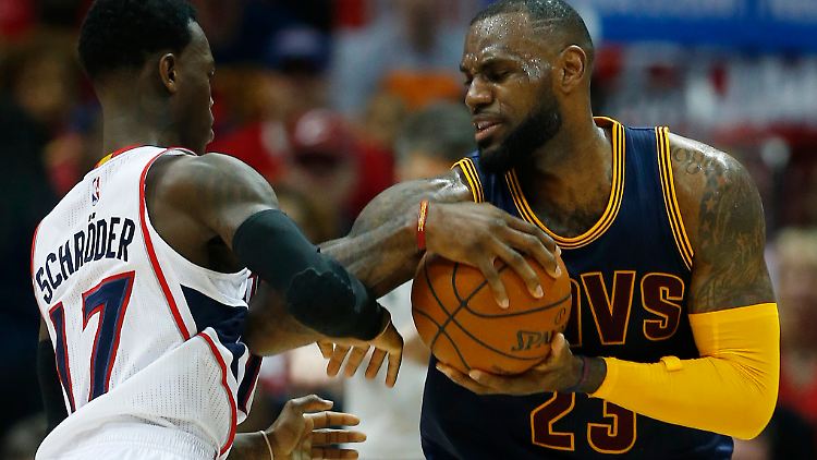 Im Duell mit Superstar LeBron James mussten Dennis Schröders Hawks eine bittere Niederlage einstecken.