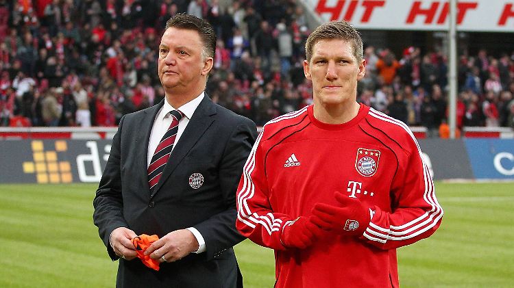 Bald wieder vereint? Manchesters Coach Louis van Gaal buhlt um die Dienste seines Ex-Spielers Bastian Schweinsteiger.
