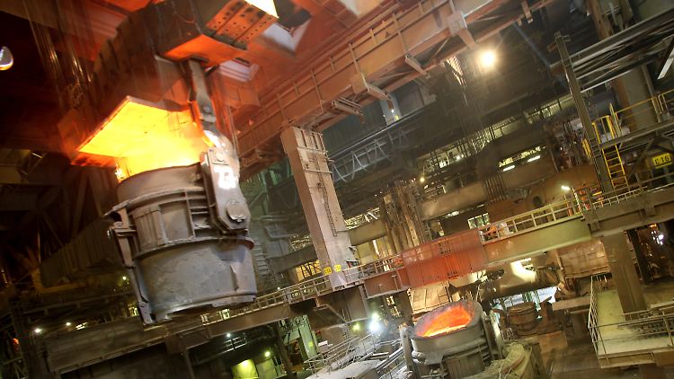 Die Stahlindustrie ist ein wichtiger Arbeitgeber in Deutschland: Allein ThyssenKrupp Steel beschäftigt rund 26 000 Menschen. 