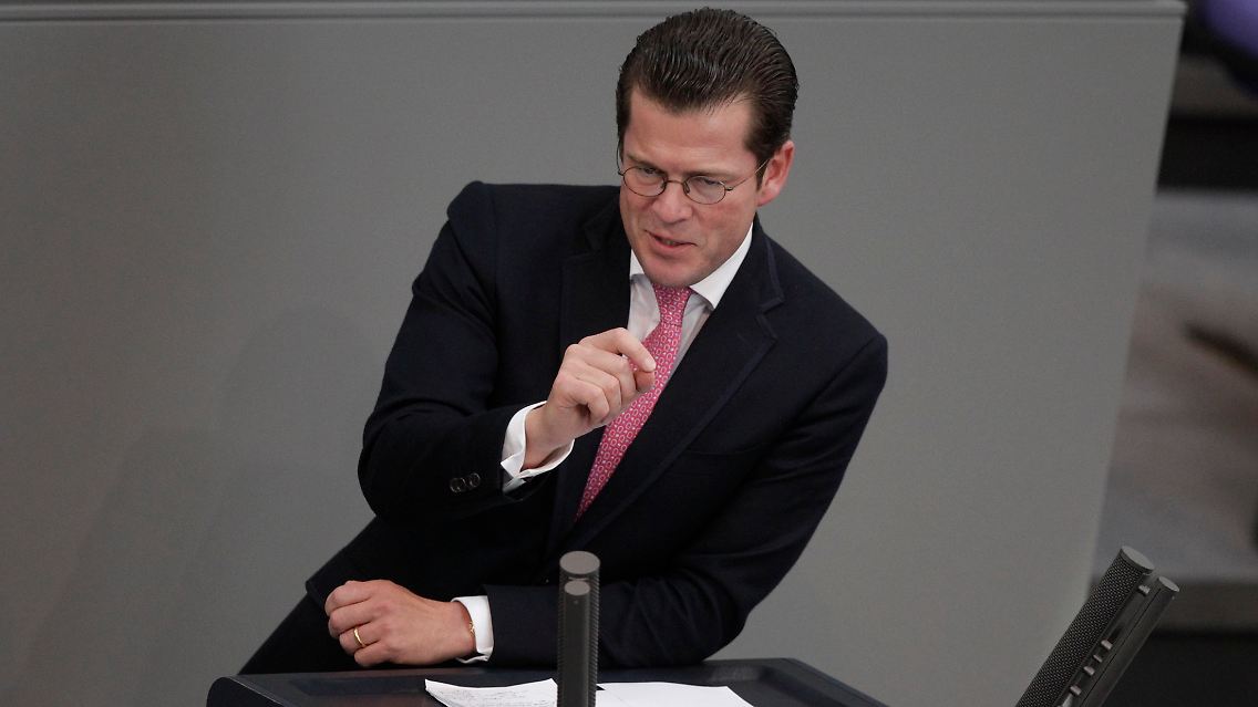 Guttenberg selbst hat sich bei der Frage zu seinen zwei Amtssitzen noch nicht festgelegt.