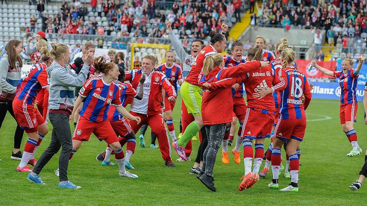 Die Frauen des FC Bayern München holten sich zum erst zweiten Mal den Meistertitel.