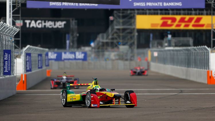 Lucas di Grassi rauscht auf dem Tempelhofer Feld zum Sieg.