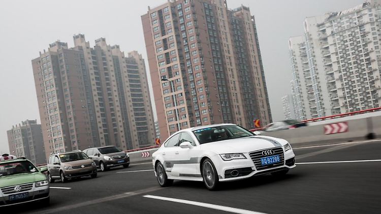 Zur CES Asien fährt ein Audi A7 Technikträger pilotiert durch Shanghai.