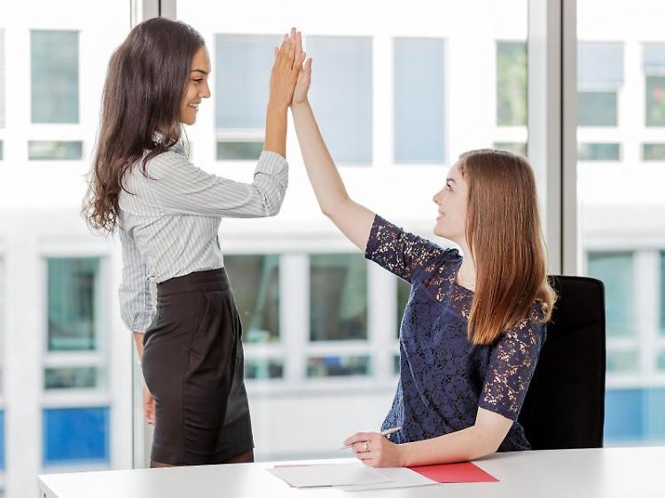 Das schaffen wir! Wenn die Motivation im Keller ist, hilft es, sich Mitstreiter zu suchen, die einen mit ihrer guten Laune anstecken.