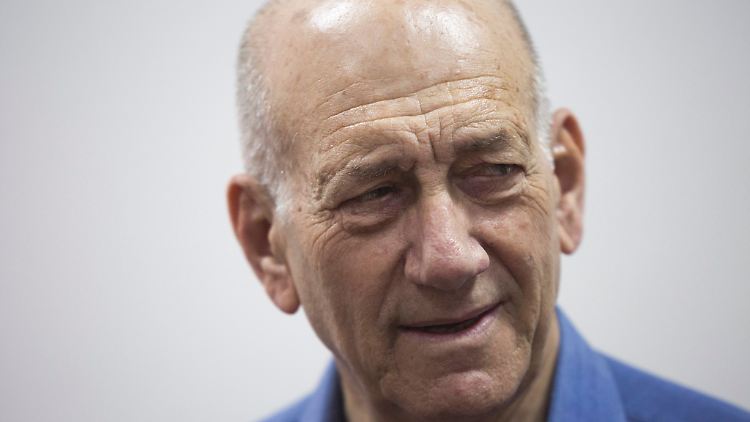 Olmert wurde bereits wegen Bestechlichkeit in seiner Zeit als Bürgermeister zu sechs Jahren Haft verurteilt.
