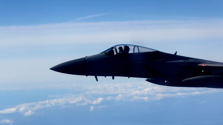 Ungewohnter Anblick für Passagiere: Kampfjets vom Typ F-15 geleiteten die Ait-France-Maschine zum New Yorker Großflughafen JFK.