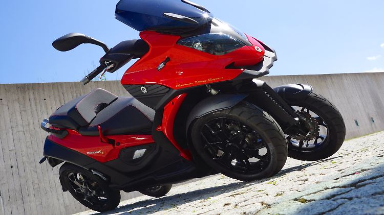 Problemlos in die Kurve gehen. Das kann der Vierrad-Roller Quadro4 aus der Schweiz auch unter widrigen Bedingungen.