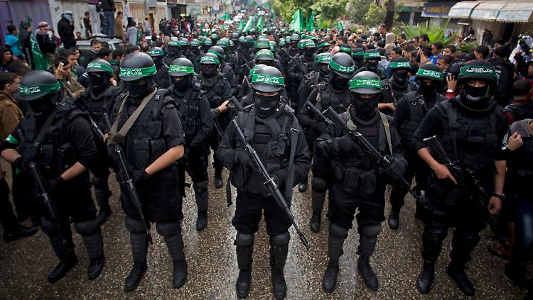 Hamas-Milizionäre bei einer Parade im vergangenen Dezember. Die Organisation ist straff und hierarchisch - nach Amnesty wurde während des Gazakrieges mit Abweichlern abgerechnet.