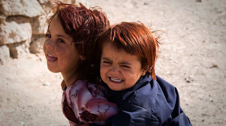 Schule ja, Frieden nein. Afghanische Kinder leiden besonders unter dem Krieg.  
