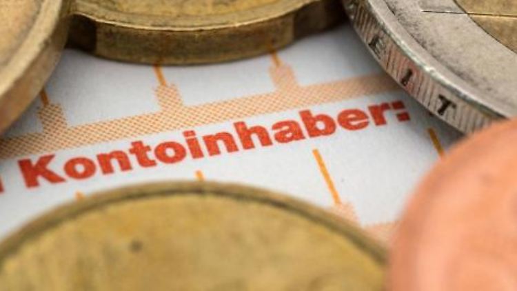 Ein Bankkonto ist Voraussetzung für viele Dinge - nun sollen Flüchtlinge dieses leichter eröffnen können.