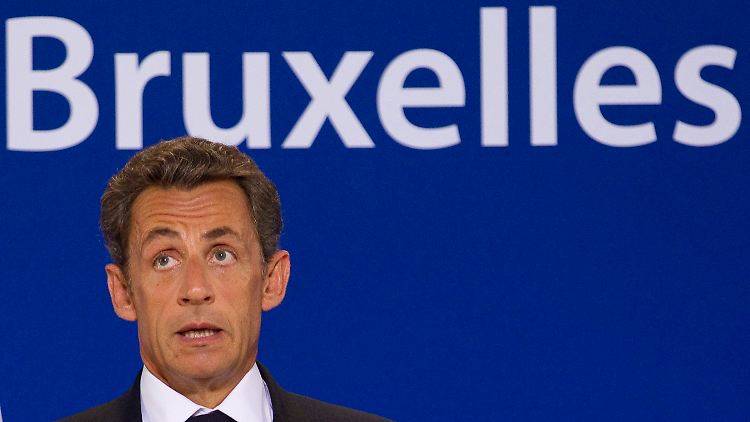 Merkel habe ihm ihre "totale und vollständige Unterstützung" signalisiert, behauptet Sarkozy.