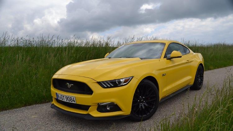 Mit 5.0 Liter Hubraum und acht Zylindern ist der Mustang GT ein echtes Muscle Car.