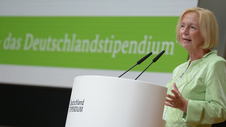 Bundesbildungsministerin Johanna Wanka 2013 bei der Vorstellung des Programms in Berlin. 