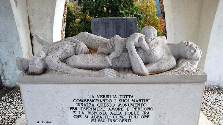 An der Gedenkstätte für die Nazi-Opfer in Sant' Anna di Stazzema