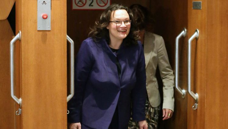 Arbeitsministerin Nahles kann das ohne hinzugucken.