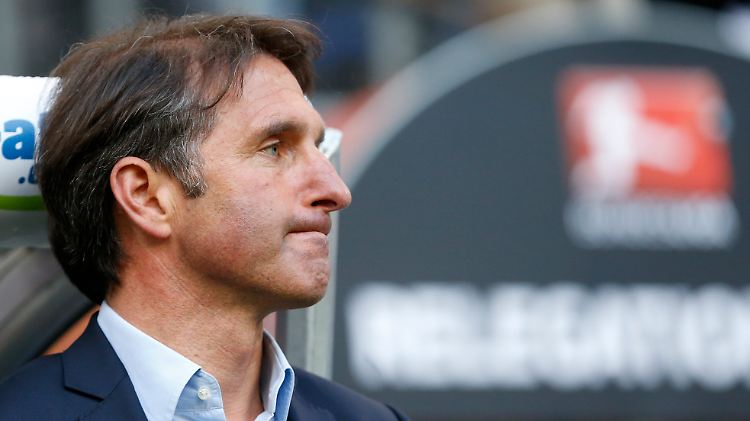 HSV-Trainer Labbadia muss mit einem 1:1 gegen den KSC zufrieden sein.