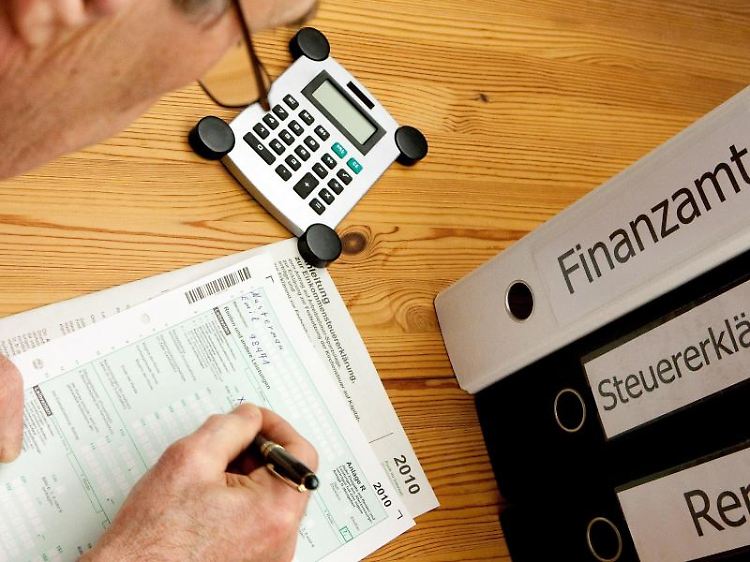 Bei Verträgen unter Bekannten und der Familie schaut das Finanzamt ganz genau hin, ob der Abzug der Werbungskosten in der Steuererklärung wirklich gerechtfertigt ist.