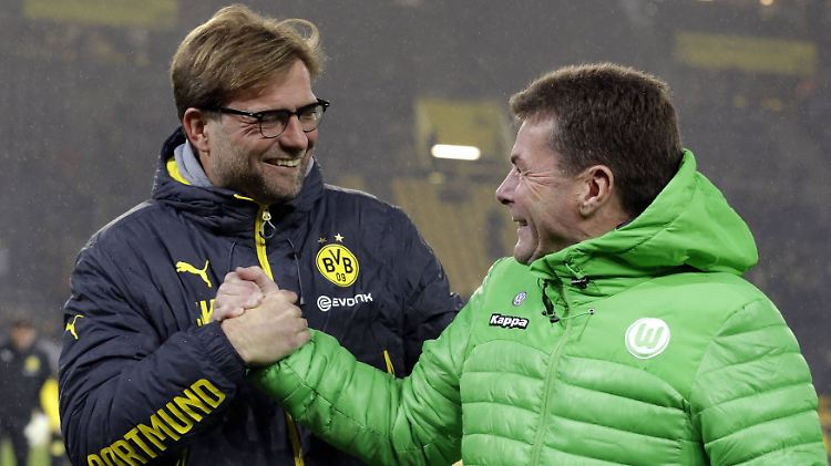 Sie werden sich schon etwas überlegt haben: die Trainer Jürgen Klopp und Dieter Hecking.