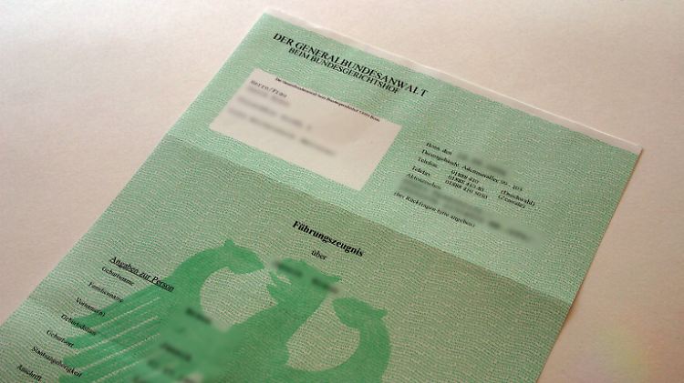Das Führungszeugnis kann man für 13 Euro bequem online beantragen. 