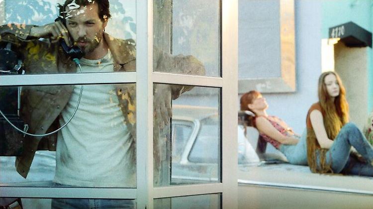 Charles Manson ist immer von jungen Frauen umgeben. Sie würden für den Psychopathen alles tun.