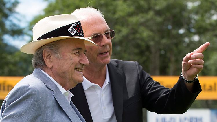 Echte Freunde, kann niemand trennen: Fifa-Chef Sepp Blatter und Deutschlands Fußball-Ikone Franz Beckenbauer.