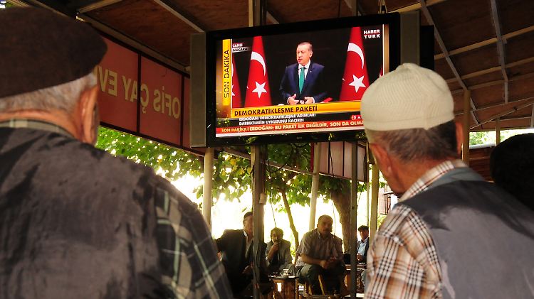 Erdogan und seine AKP bekommen zehnmal so viel Sendezeit wie die Opposition.