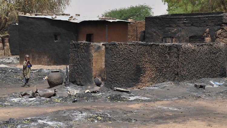 Besonders Mädchen und Frauen gelten als potentielle Bedrohungen, seit die Boko Haram sie zu Selbstmordattentaten missbraucht.