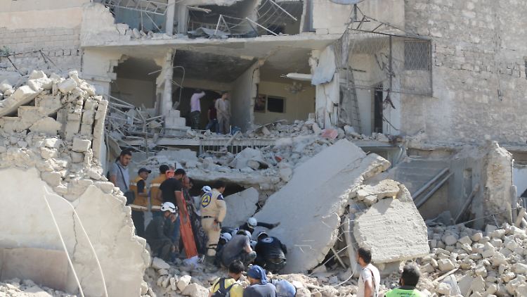Schwere Zerstörungen durch Fassbomben in Aleppo (Archivbild).