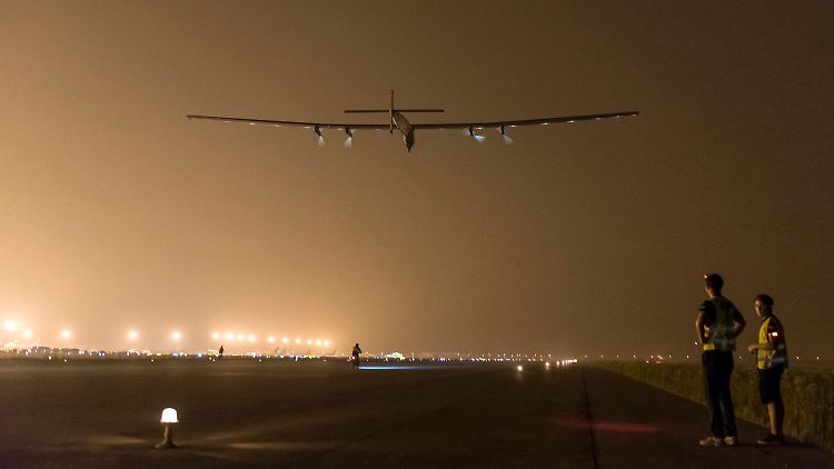 Ganz ohne Treibstoff soll "Solar Impulse 2" die Erde umrunden.