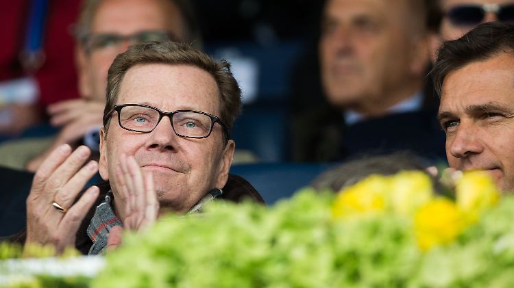 Westerwelle mit Michael Mronz (r) beim Reitturnier in Aachen.