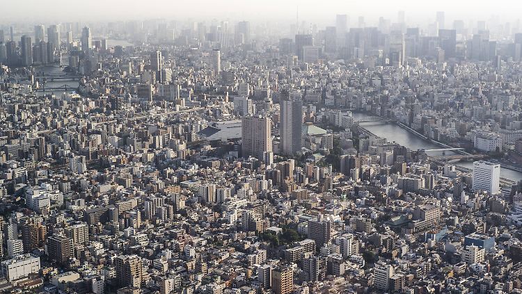 Die Gebäude in Tokio halten Beben stand. Was ihnen jedoch gefährlich wird, sind Brände, die durch ein Erdbeben mitunter ausgelöst werden.