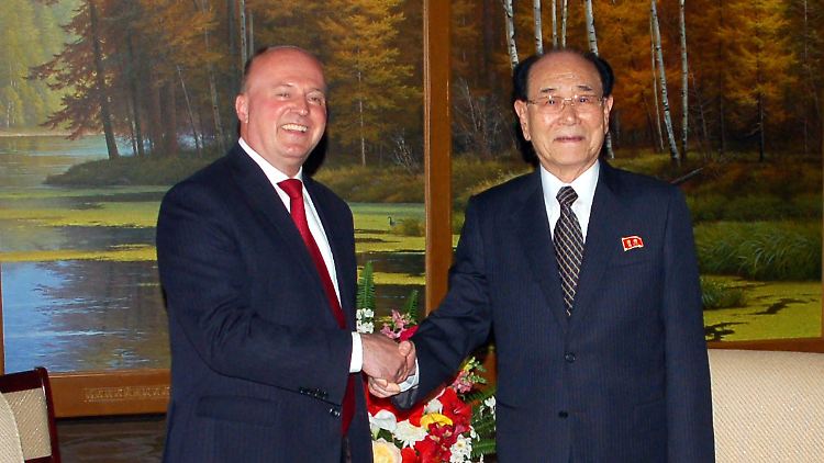 Hartmut Koschyk traf Nordkoreas Parlamentschef Kim Yong Nam.