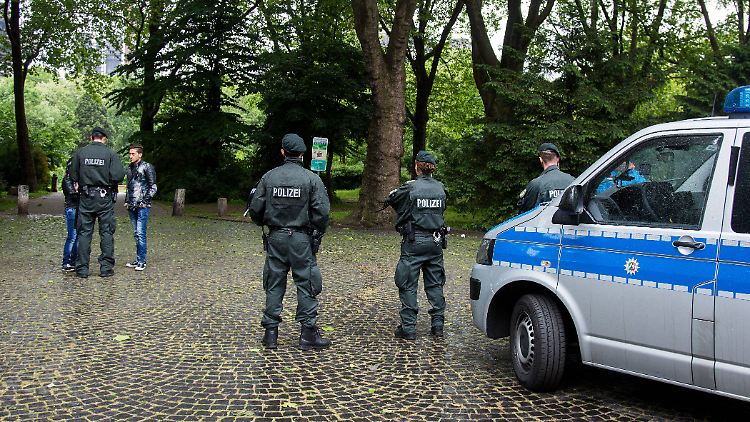 Polizisten in Duisburg.