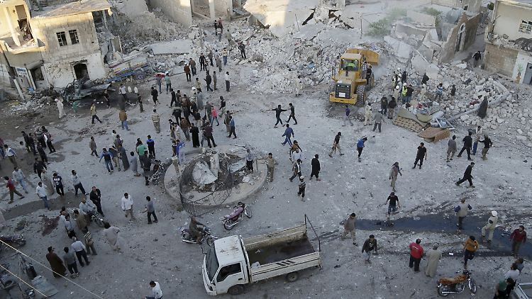 Bomben der syrischen Luftwaffe treffen immer wieder Wohngebiete.