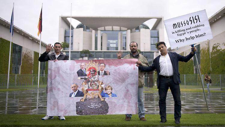Ägypter in Berlin wollen mit ihren Protesten erst richtig loslegen, wenn Präsident Sisi angekommen ist.