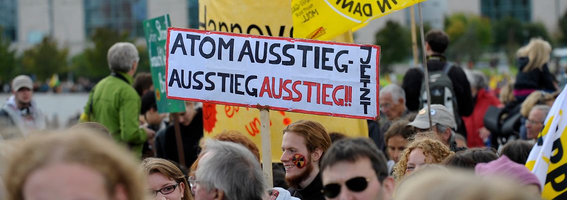 Einen Ausstieg aus dem Ausstieg aus dem Ausstieg fordert dieser Demonstrant.