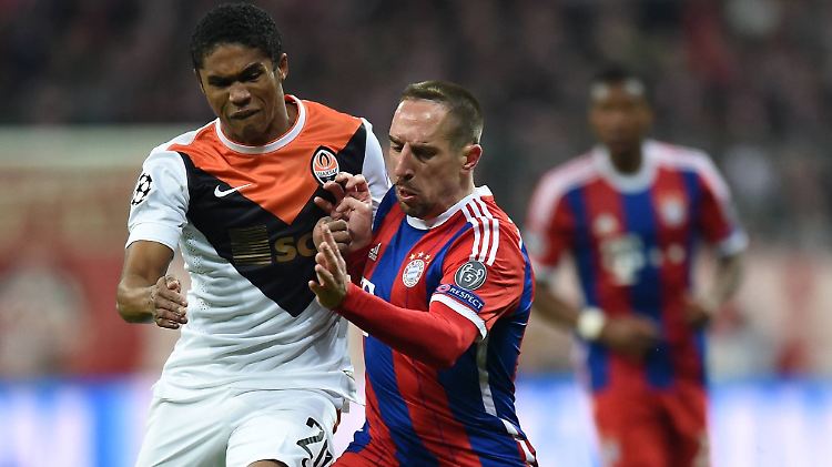 Bald bei einem Klub? Douglas Costa und Franck Ribéry im Viertelfinalrückspiel der Champions League.