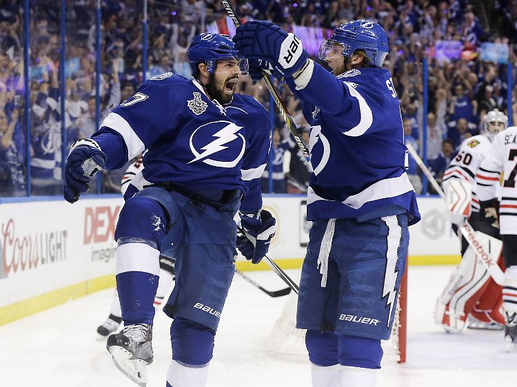 Das war die Führung: Torschütze Alex Killorn, links, und Führungsspieler Steven Stamkos, Tampa Bay Lightning.