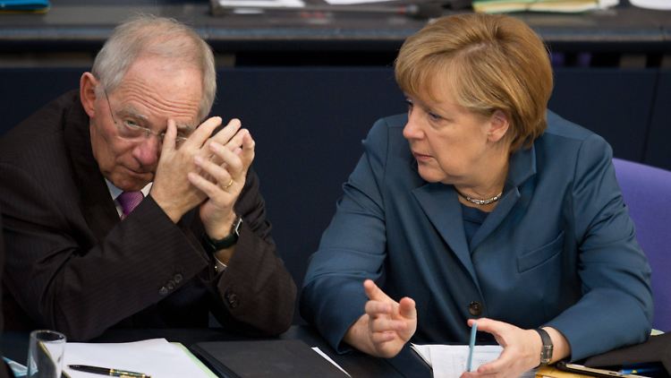 Verliert Angela Merkel ihren wichtigsten Minister? Ihr Alleingang wird im Finanzministerium offenbar als schwerer Vertrauensbruch bewertet. 