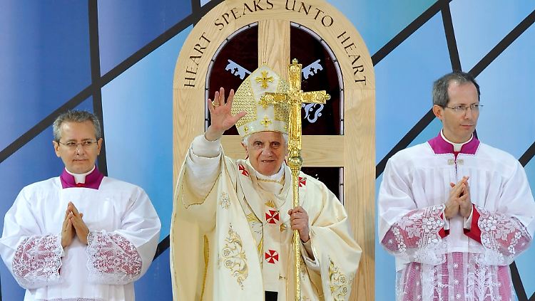 Der Papst verabschiedet sich mit einer Open-Air-Messe in Birmingham.
