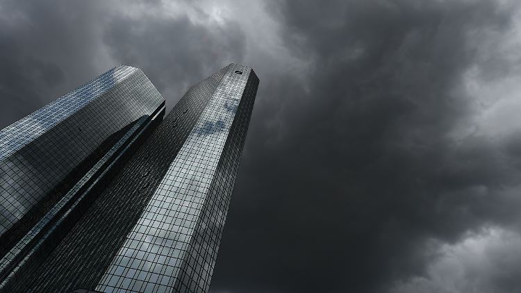 Die Bank gehe dem Verdacht in einer internen Untersuchung nach, so ein Insider.
