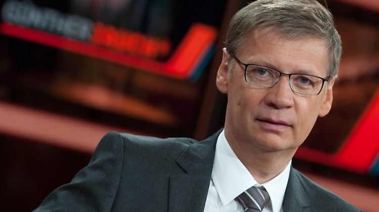 Günther Jauch in der Studio-Kulisse seiner gleichnamigen ARD-Talkshow in Berlin