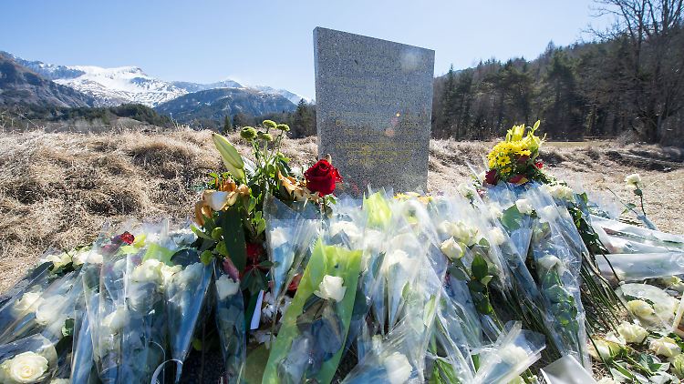 Bei dem Absturz am 24. März starben 150 Menschen. Bestattet sind sie immer noch nicht.