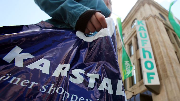 Viele Karstadt-Filialen stehen direkt neben einem Kaufhof.