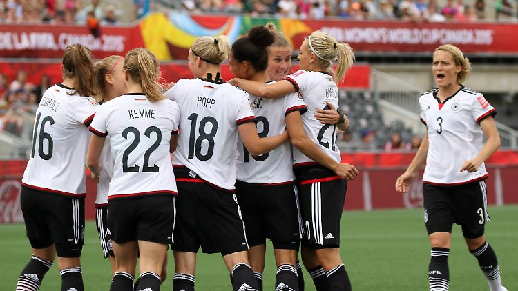 90 Minuten, zehnfacher Torjubel: Die deutschen Fußball-Frauen überrrollten die Elfenbeinküste.
